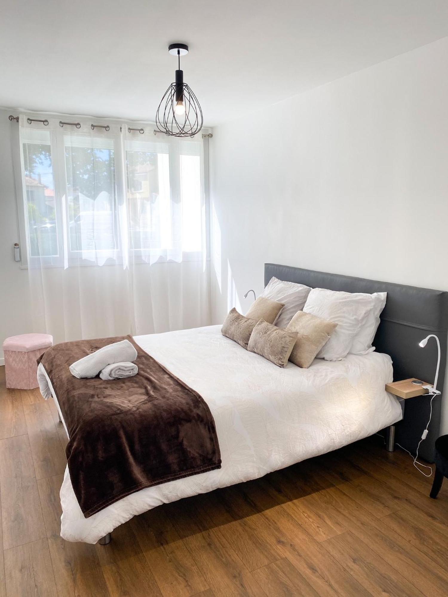 T3 Moderne Avec Balcon Terrasse Et Parking Gratuit Apartment Niort Exterior foto