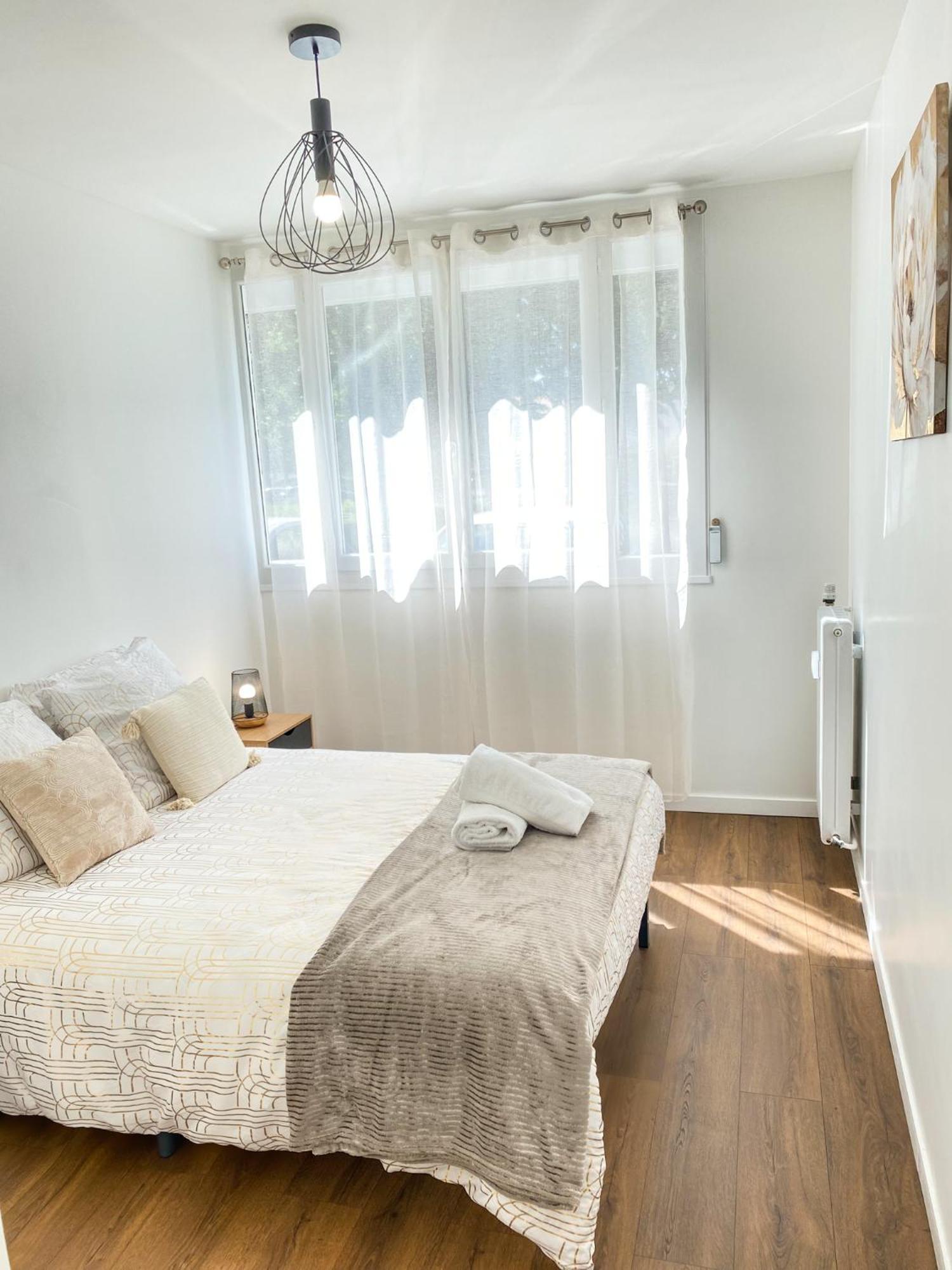 T3 Moderne Avec Balcon Terrasse Et Parking Gratuit Apartment Niort Exterior foto